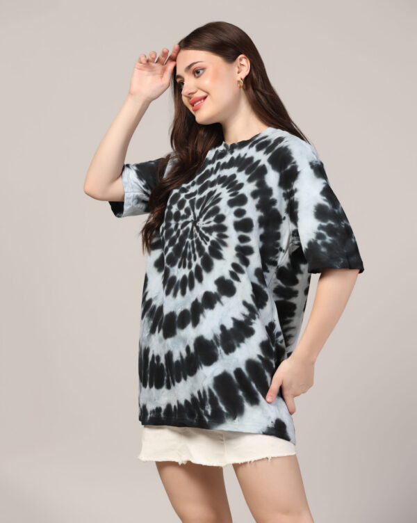 White Black Off Shoulder Spiral Pattern T- Shirt for Women By Dei Lusso - Image 3