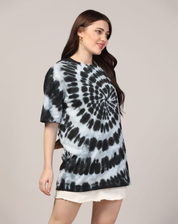 White Black Off Shoulder Spiral Pattern T- Shirt for Women By Dei Lusso - Image 4