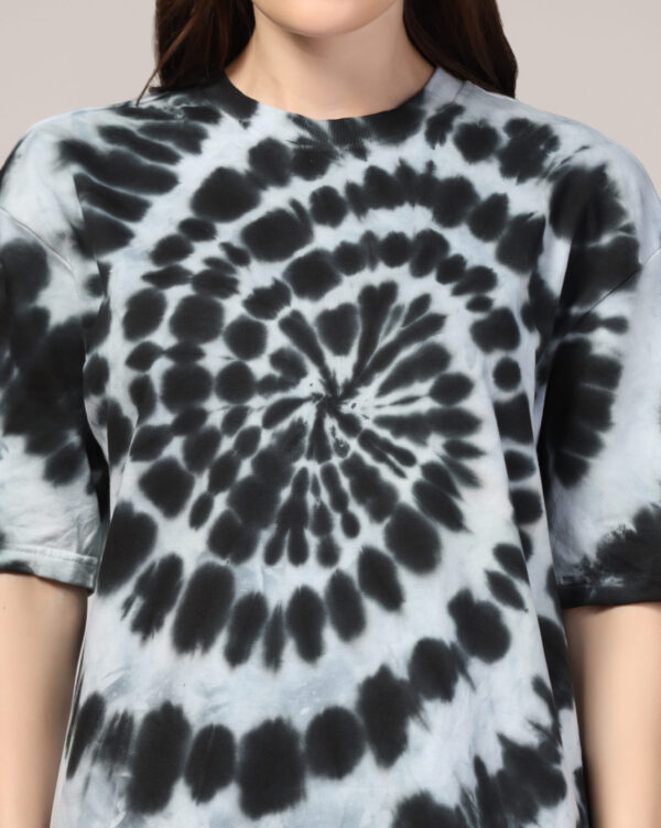 White Black Off Shoulder Spiral Pattern T- Shirt for Women By Dei Lusso - Image 8